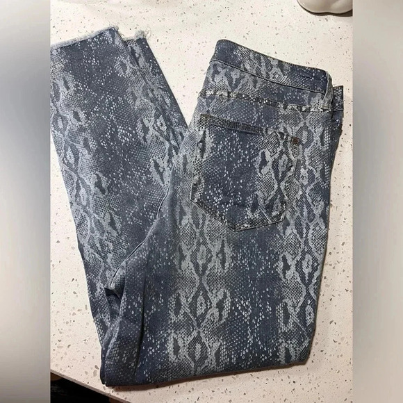 Jennifer Lopez high rise skinny crop snakeskin print denim size 10 - Picture 2 of 4